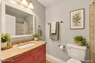 811 Little John Avenue, Jacksonville, NC 28546 — 3-bedroom home in Sherwood Forest, Jacksonville, NC, photo 19 of 24: Second Bathroom