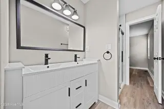 711 Ann Street, Wilmington, NC 28401 – photo 13: 20_bathroom
