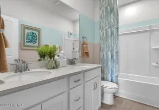 7431 Linda Vista Lane, Leland, NC 28451 – photo 7: Hall Bathroom