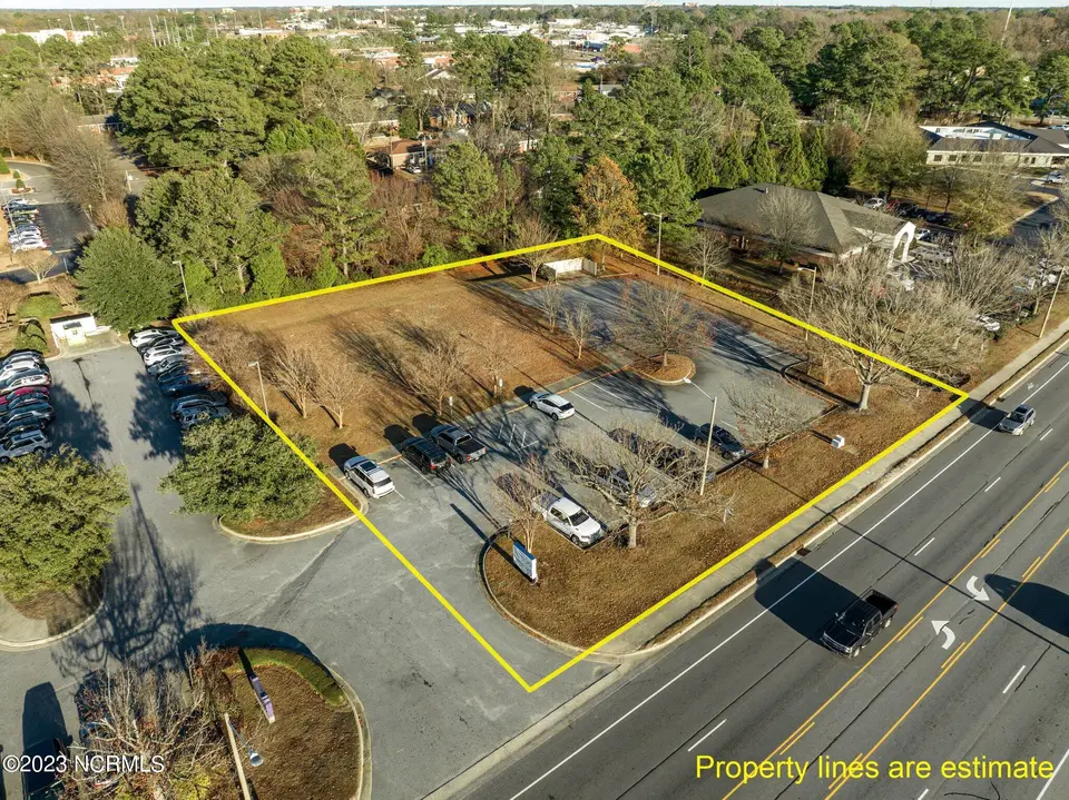 1840 W Arlington Boulevard 2c, Greenville, NC 27834 – photo 1 of 16: 2-web-or-mls-DJI_0695_1