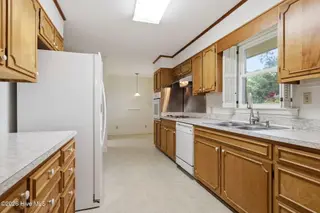 3030 Fairway Road, Morehead City, NC 28557 – photo 10: 11-web-or-mls-1S3A9077