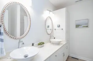 2229 Lennoxville Road, Beaufort, NC 28516 – photo 19: Full bath upstairs