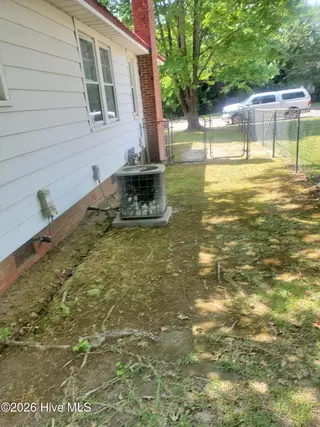 305 Glenwood Drive, Greenville, NC 27834 – photo 6: 20260424_141559