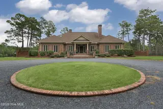 509 Cross Country Lane, Southern Pines, NC 28387 – photo 8: 4-web-or-mls-509-cross-country-054