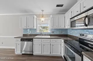 1013 Bristolmoor Drive, Winterville, NC 28590 – photo 5: 19-web-or-mls-BLS_0027