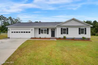 121 Starkys Creek Court, Maysville, NC 28555 — 3-bedroom home in Cross Creek, Maysville, NC, photo 1 of 30