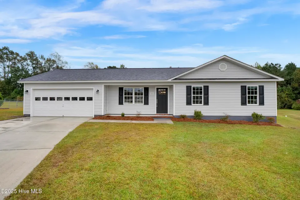 121 Starkys Creek Court, Maysville, NC 28555 — 3-bedroom home in Cross Creek, Maysville, NC, photo 1 of 30