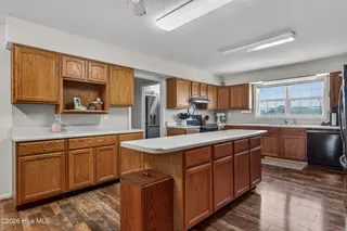 171 Frost Road, Newport, NC 28570 – photo 11: Solid wood cabinetry and island