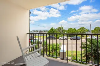 104 S Lumina Avenue Unit 103, Wrightsville Beach, NC 28480 — 1-bedroom condo in Summer Sands Condominiums, Wrightsville Beach, NC, photo 5 of 20