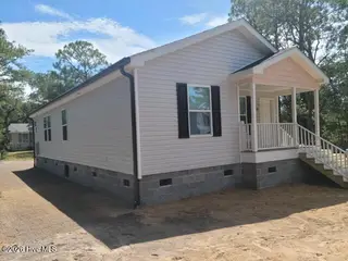 113 Pecan Avenue, Lake Waccamaw, NC 28450 – photo 2: Resized_20230817_115853_1744313665142