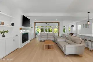 320 Summerhouse Drive, Holly Ridge, NC 28445 — 5-bedroom home in Summerhouse On Everett Bay, Holly Ridge, NC, photo 5 of 41: living 1