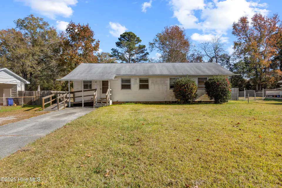114 Cardinal Road, Jacksonville, NC 28546 – photo 1 of 25: Front of the house