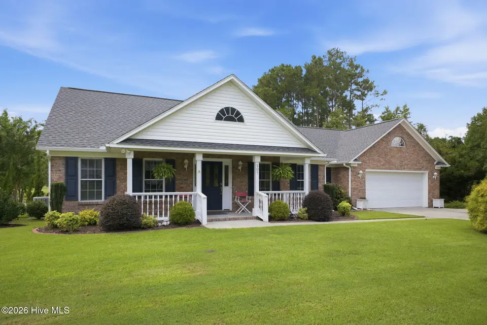 107 Silver Lake Court, Swansboro, NC 28584 – photo 1 of 51: 1-web-or-mls-590A5431