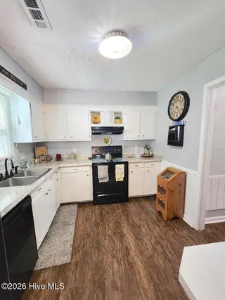 102 Fox Run Circle, Greenville, NC 27858 – photo 10: kitchen2
