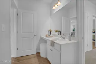 1149 Tennessee Walker Way, Bolivia, NC 28422 — 3-bedroom home in River Tide Farms, Bolivia, NC, photo 17 of 19: Hall Bath