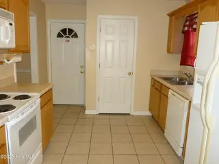 302 Carlisle Court, Jacksonville, NC 28540 – photo 7
