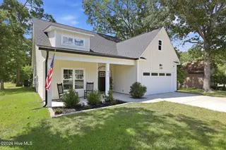 813 Bluebird Drive, New Bern, NC 28560 – photo 3: 3-web-or-mls-0C0A3890