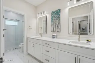 16 Middlebury Road, Pinehurst, NC 28374 – photo 23: full bath for bedrooms 3/4