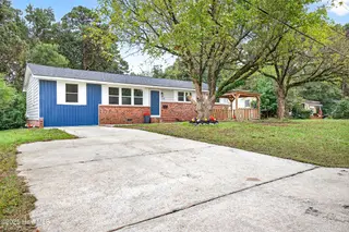 206 Regalwood Drive, Jacksonville, NC 28546 – photo 3: Driveway