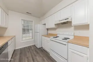 153 Raintree Circle, Jacksonville, NC 28540 – photo 24: 28KITCHEN