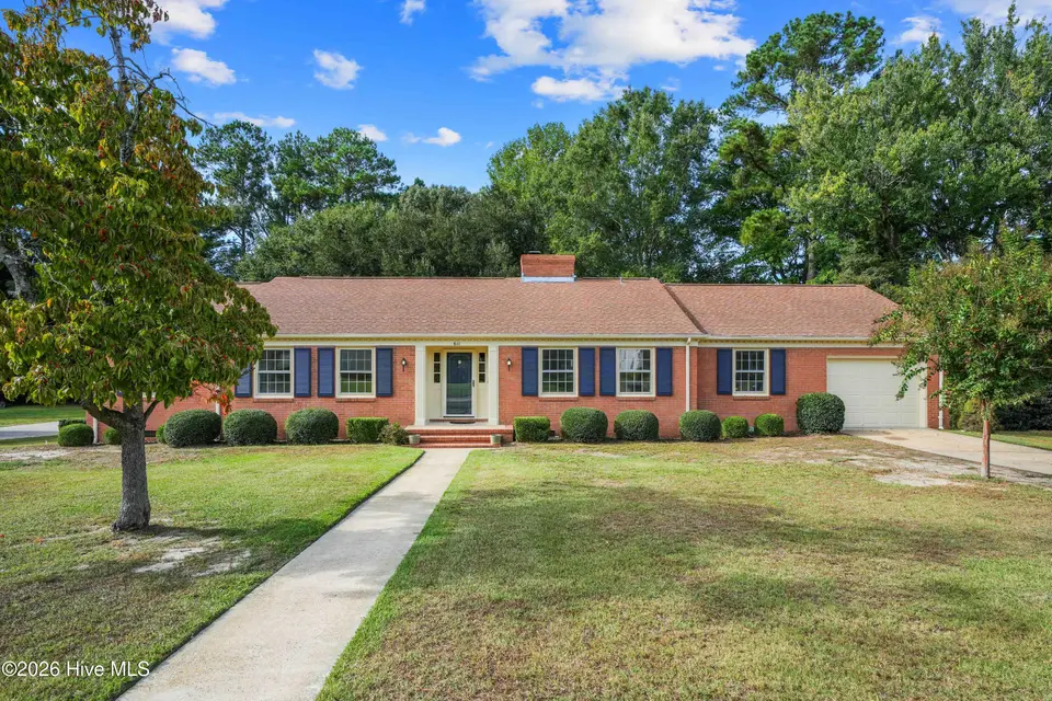 611 Gloucester Road, Goldsboro, NC 27534 — 3-bedroom home in Spring Valley, Goldsboro, NC, photo 1 of 37: Main
