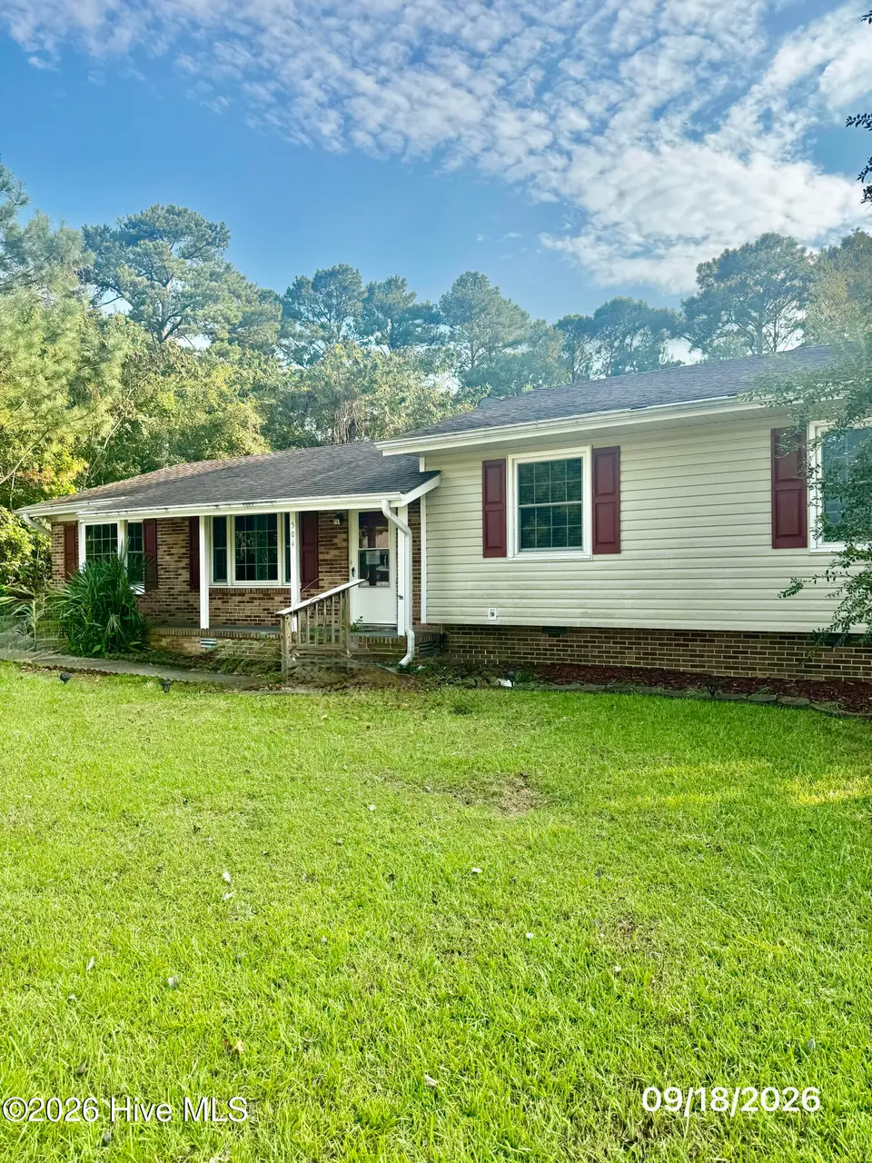 504 Greenbriar Drive, Jacksonville, NC 28546 – photo 1 of 30