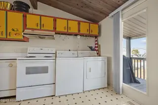 104 Robin Avenue, Atlantic Beach, NC 28512 – photo 6: 104 Robin Ave