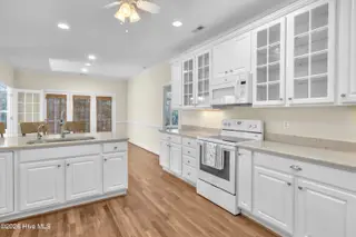 8724 Sedgley Drive, Wilmington, NC 28412 – photo 11: Kitchen