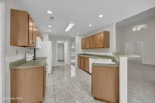 4217 Ashley Park Drive, Wilmington, NC 28412 — 4-bedroom home in Georgetowne, Wilmington, NC, photo 8 of 41: 008_img_8033_763