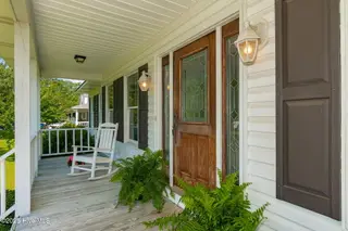 116 Spencer Lane, Newport, NC 28570 — 3-bedroom home in Gull Harbor, Newport, NC, photo 4 of 45: 4-use. porch. web-or-mls-cchadwick-visua