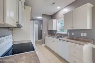 1631 Gate 1 Drive SW, Ocean Isle Beach, NC 28469 — 3-bedroom home in Seaside North, Ocean Isle Beach, NC, photo 13 of 37: 1631Gate1DriveSW-23