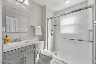 1112 S 10th Street, Wilmington, NC 28401 — 3-bedroom home, Wilmington, NC, photo 13 of 27: Bathroom