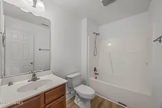 3414 Richard Court, New Bern, NC 28560 — 3-bedroom home in Pinecrest Estates, New Bern, NC, photo 7 of 38: guest bath