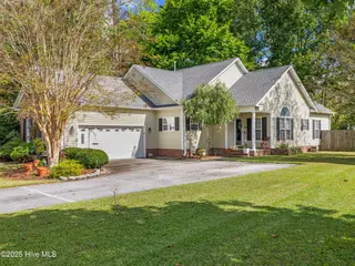 200 Fairmont Lane, Jacksonville, NC 28540 — 3-bedroom home in Williamsburg Plantation, Jacksonville, NC, photo 1 of 64