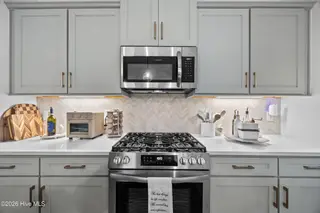 4025 Watersail Drive, Wilmington, NC 28409 – photo 11: Gourmet Kitchen
