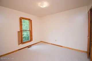 112 James Drive, Emerald Isle, NC 28594 – photo 23: Third Bedroom