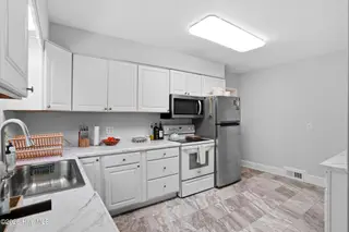 304 Parkway Drive, Wilmington, NC 28409 — 3-bedroom home, Wilmington, NC, photo 13 of 33: 13_304_parkway_dr_013