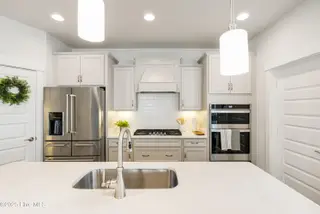 9096 Village Lake Drive SW, Calabash, NC 28467 – photo 11: 9096 Village Lake Dr SW Kitchen