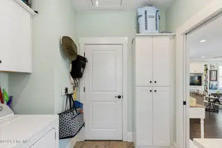 1236 N Caswell Avenue, Southport, NC 28461 – photo 24: Laundry room