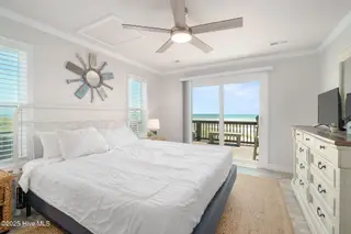 405 Ocean Drive, Emerald Isle, NC 28594 – photo 19: 25-web-or-mls-cchadwick-visuals-405-ocea