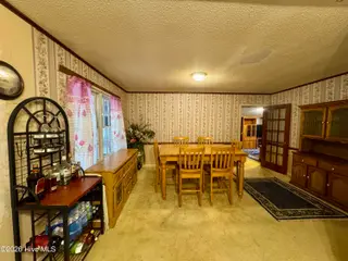 691 Harris Creek Road, Jacksonville, NC 28540 — 3-bedroom home, Jacksonville, NC, photo 23 of 41: dining