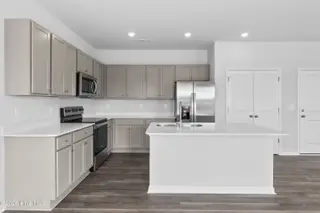 614 S Squires Run Lane, Richlands, NC 28574 – photo 11: Kitchen