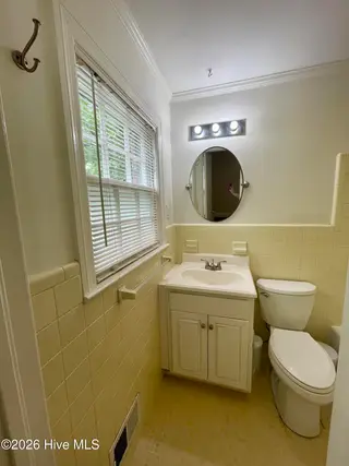 106 W Berkshire Road, Greenville, NC 27858 – photo 21: Owner's Suite Bathroom