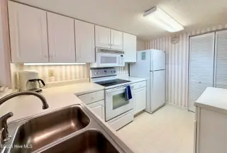 10300 Coast Guard Road D108 Point Emerald Villas, Emerald Isle, NC 28594 – photo 21: Kitchen