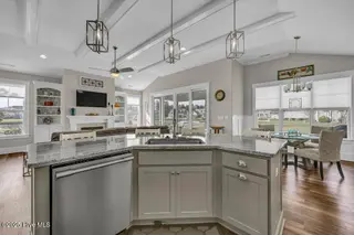 3078 Broadhaven Drive, Leland, NC 28451 — 4-bedroom home in Brunswick Forest, Leland, NC, photo 14 of 69: Kitchen
