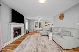 1223 Creek Road, Morehead City, NC 28557 — 3-bedroom home in Dill Creek, Morehead City, NC, photo 11 of 60: 1223RiverRd-11-5-25-011
