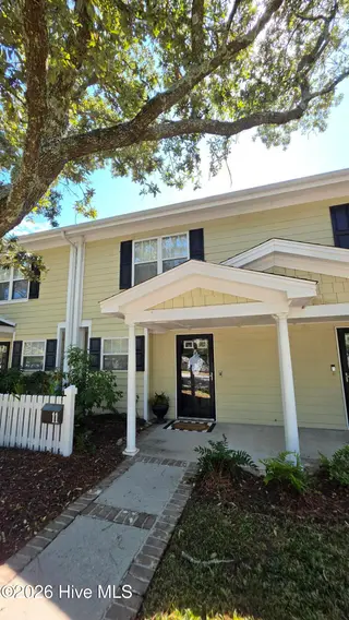 1310 Ann Street, Beaufort, NC 28516 — 2-bedroom townhome in Beaufort Village Townhomes, Beaufort, NC, photo 1 of 52