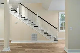 509 S 5th Avenue, Wilmington, NC 28401 – photo 15: Staircase