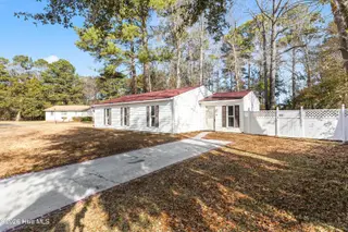 329 Lakewood Drive, Jacksonville, NC 28546 – photo 2: 2