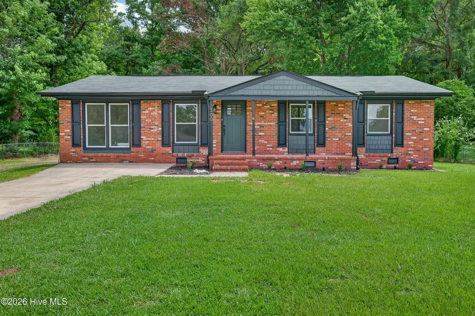 300 Walnut Drive, Jacksonville, NC 28540 – photo 1 of 32
